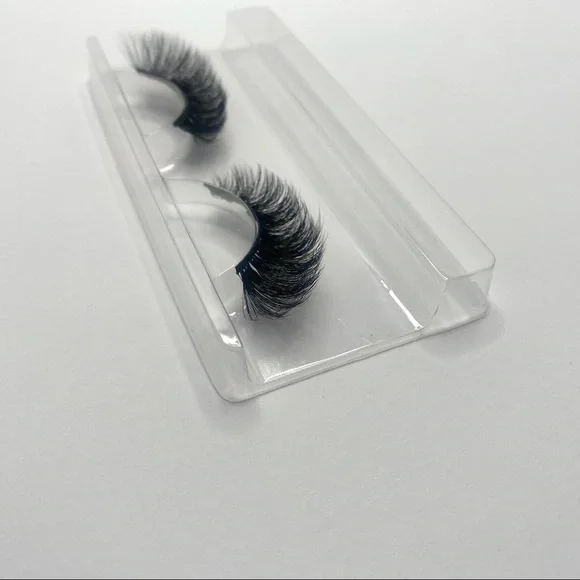 Dramatic Volume Strip Lashes - Picture 7 of 7